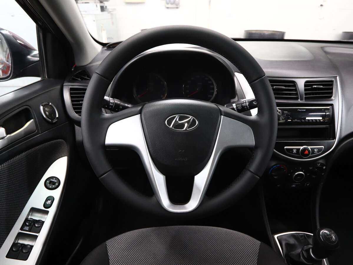 Купить Hyundai Solaris, 2011, 301 000 км, фото №15