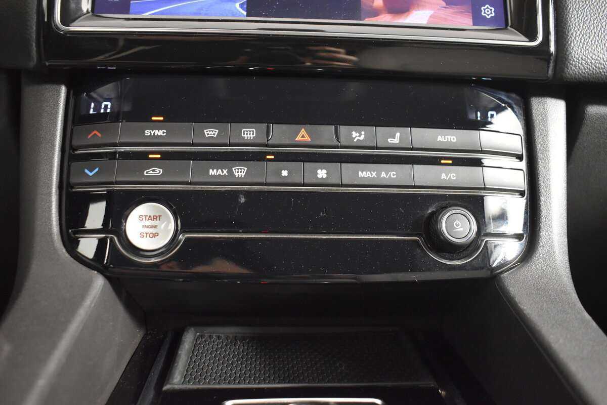 Купить Jaguar F-Pace, 2018, 111 296 км, фото №17