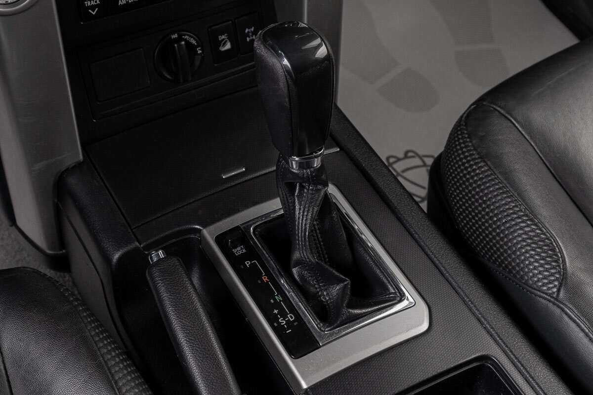 Купить Toyota Land Cruiser Prado, 2010, 157 300 км, фото №17