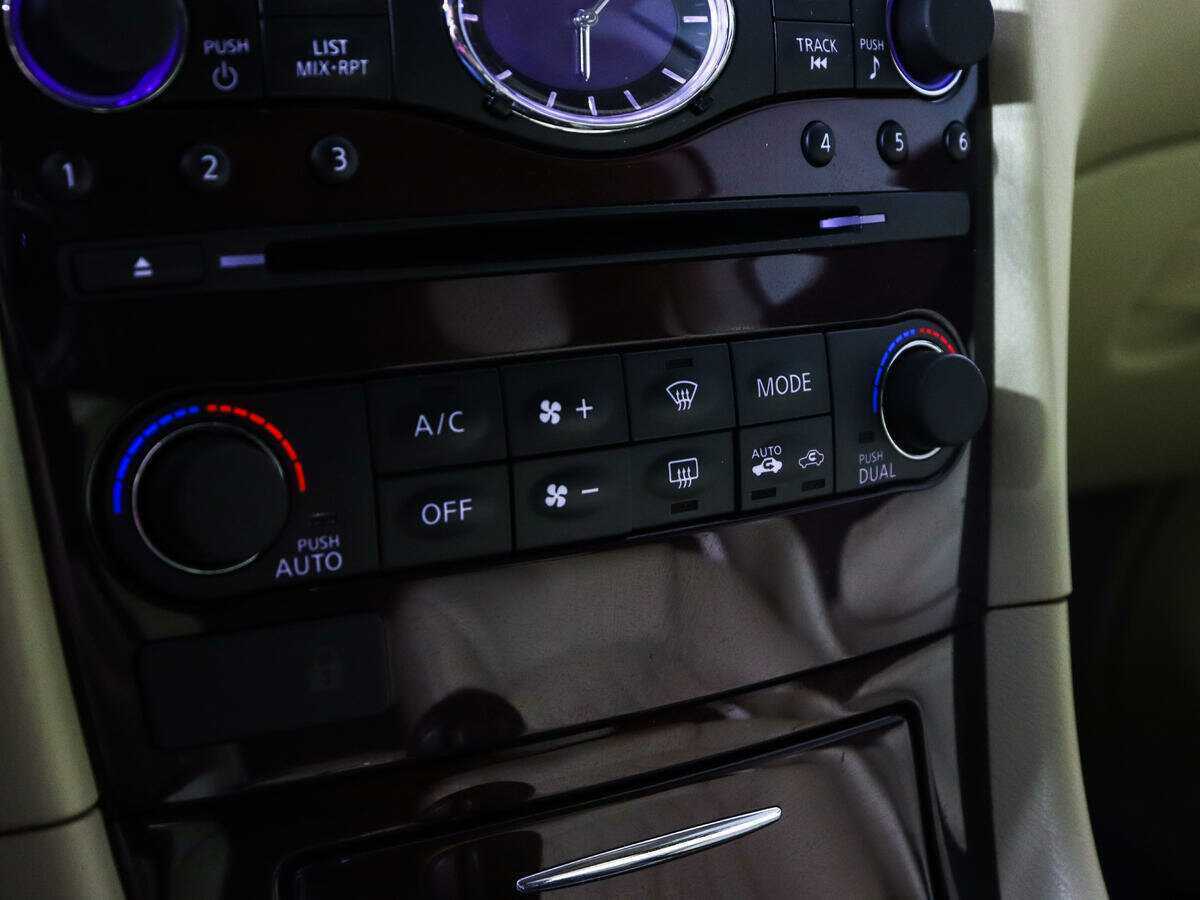 Купить Infiniti QX50, 2016, 168 379 км, фото №17