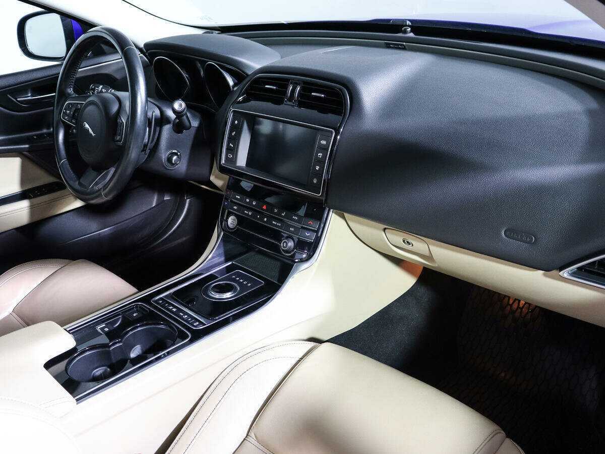 Купить Jaguar XE, 2016, 66 105 км, фото №10