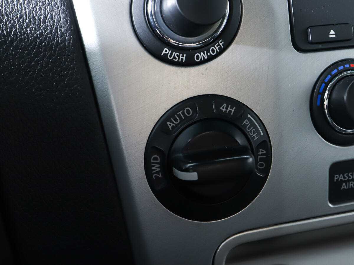 Купить Infiniti QX56, 2008, 401 050 км, фото №16