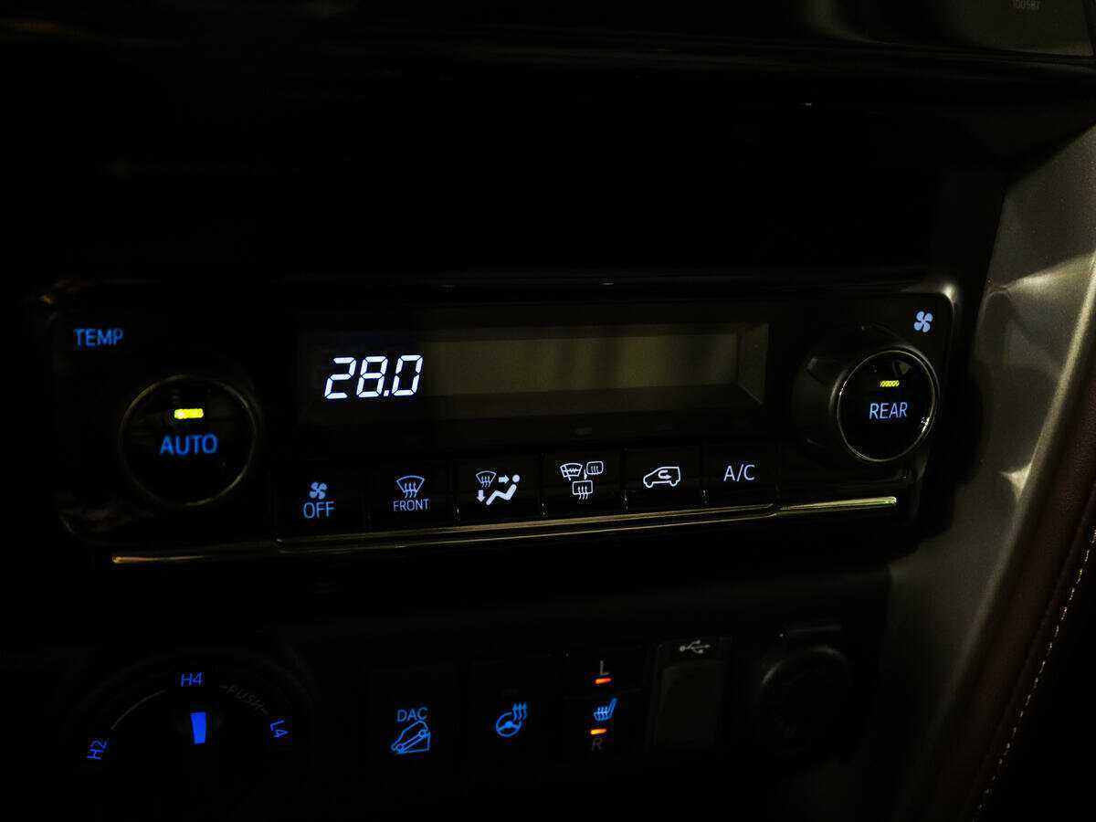 Купить Toyota Fortuner, 2017, 63 500 км, фото №16