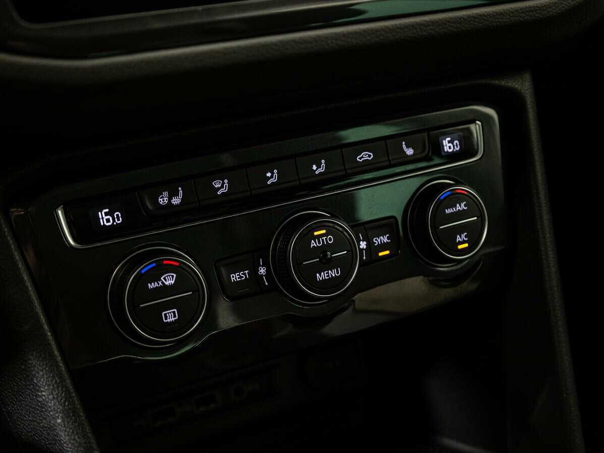 Купить Volkswagen Tiguan, 2019, 132 813 км, фото №16