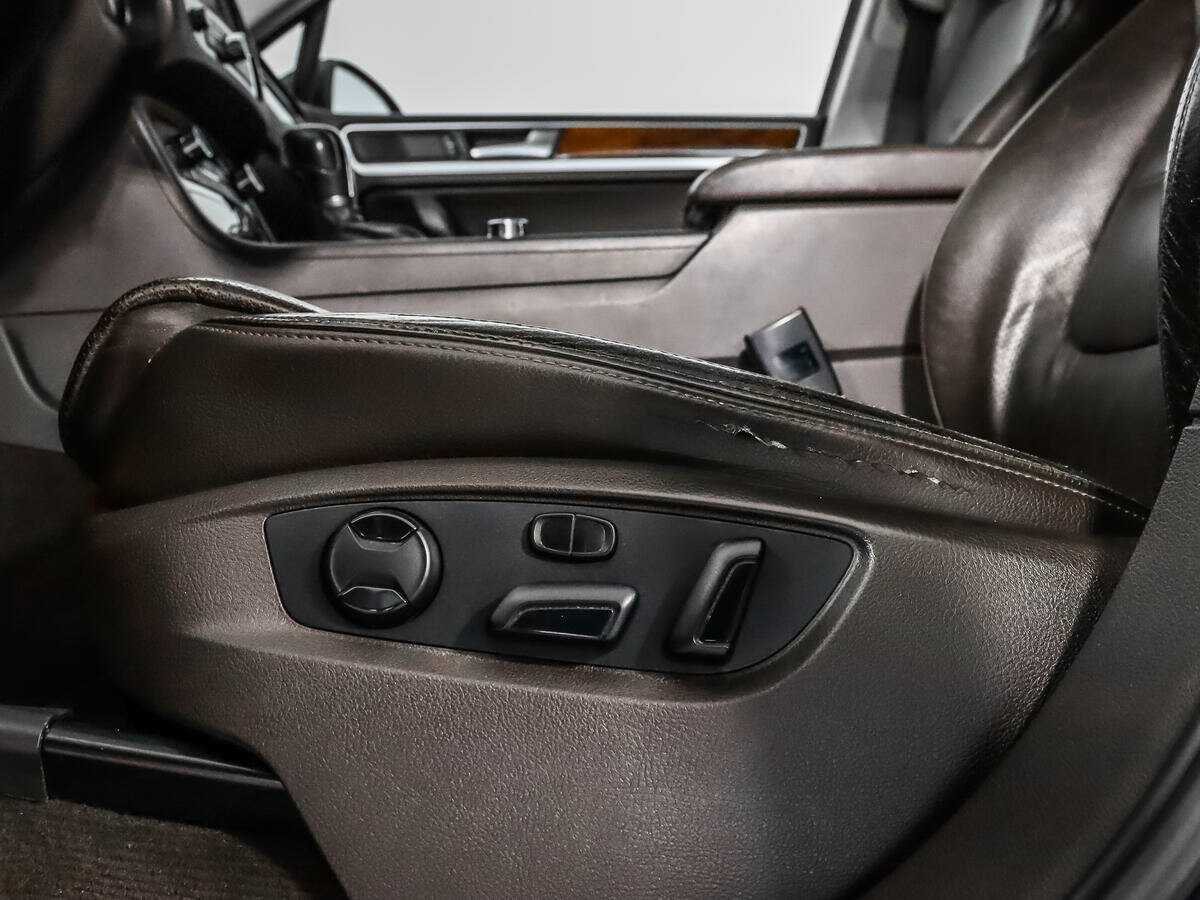 Купить Volkswagen Touareg, 2010, 302 916 км, фото №11
