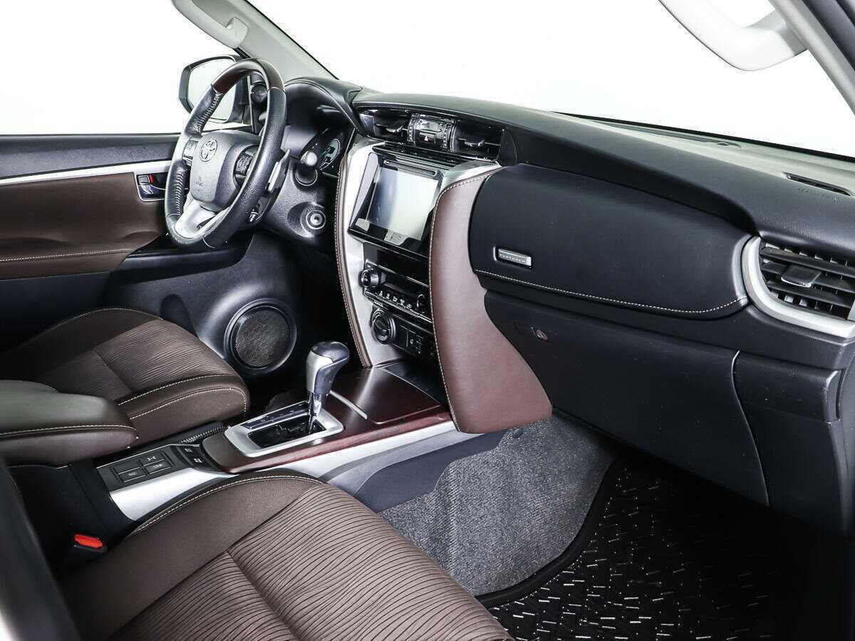 Купить Toyota Fortuner, 2017, 135 804 км, фото №8
