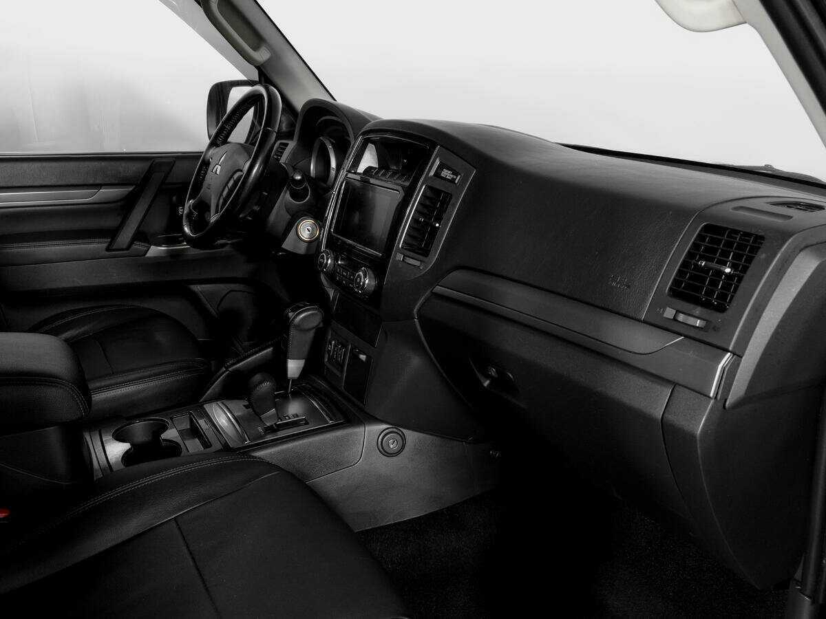Купить Mitsubishi Pajero, 2017, 149 100 км, фото №9