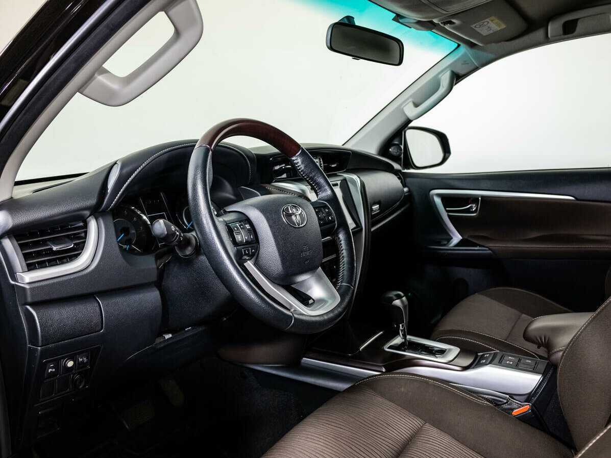 Купить Toyota Fortuner, 2018, 70 010 км, фото №9