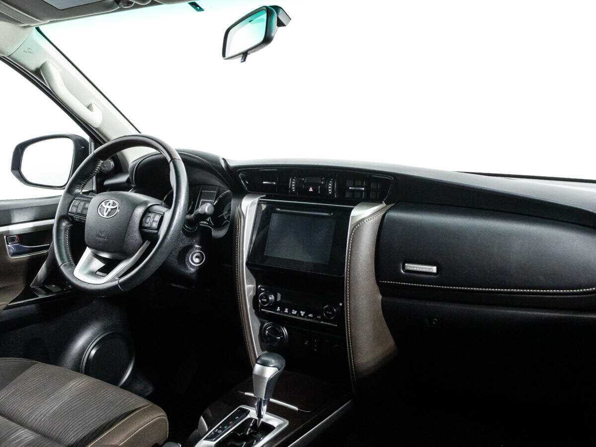Купить Toyota Fortuner, 2018, 90 102 км, фото №9