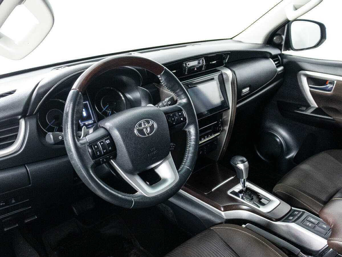Купить Toyota Fortuner, 2018, 90 102 км, фото №11