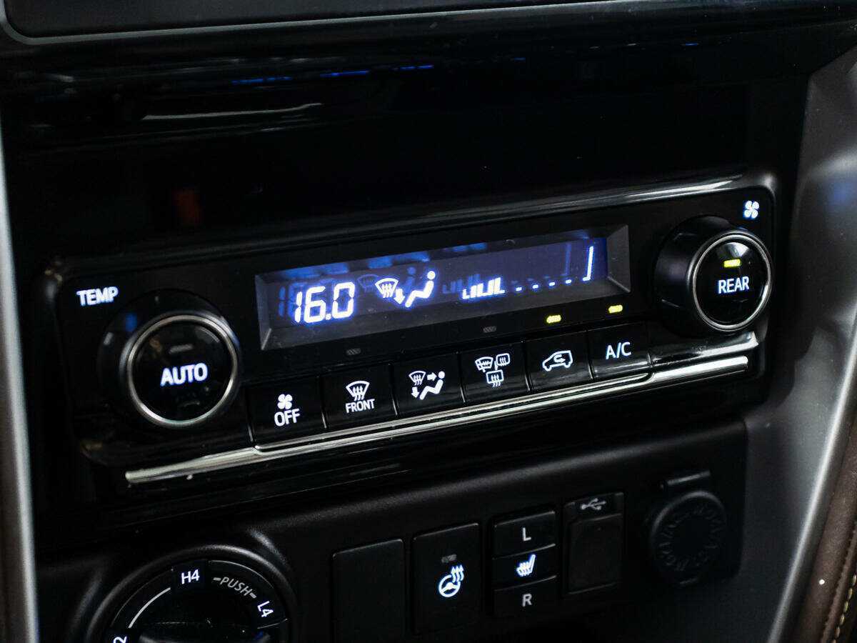 Купить Toyota Fortuner, 2018, 90 102 км, фото №16