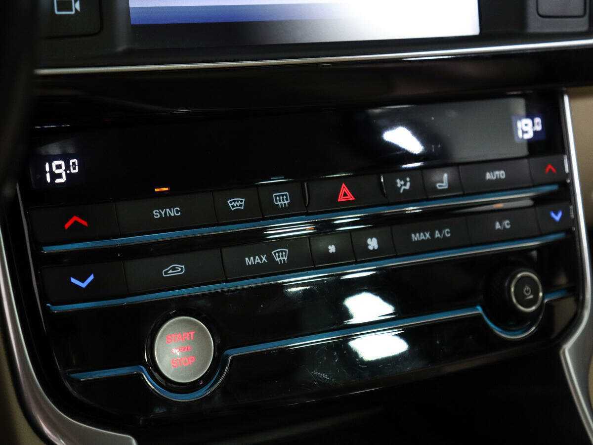 Купить Jaguar XE, 2015, 124 917 км, фото №16