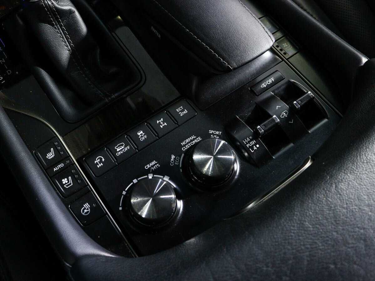 Купить Lexus LX 570, 2017, 137 316 км, фото №24