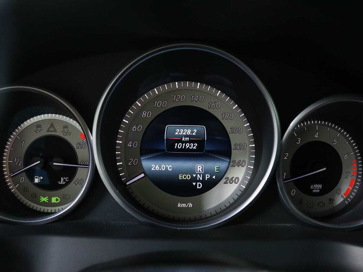 Купить Mercedes-Benz E-Класс 200, 2013, 100 000 км, фото №9