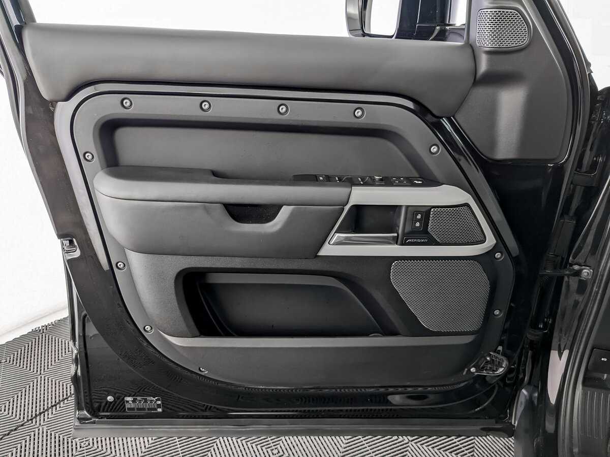 Купить Land Rover Defender 110, 2020, 113 527 км, фото №15