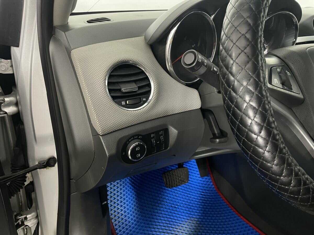 Купить Chevrolet Cruze, 2010, 250 862 км, фото №9