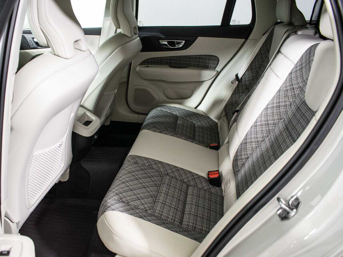 Купить Volvo V60 Cross Country, 2019, 40 533 км, фото №10