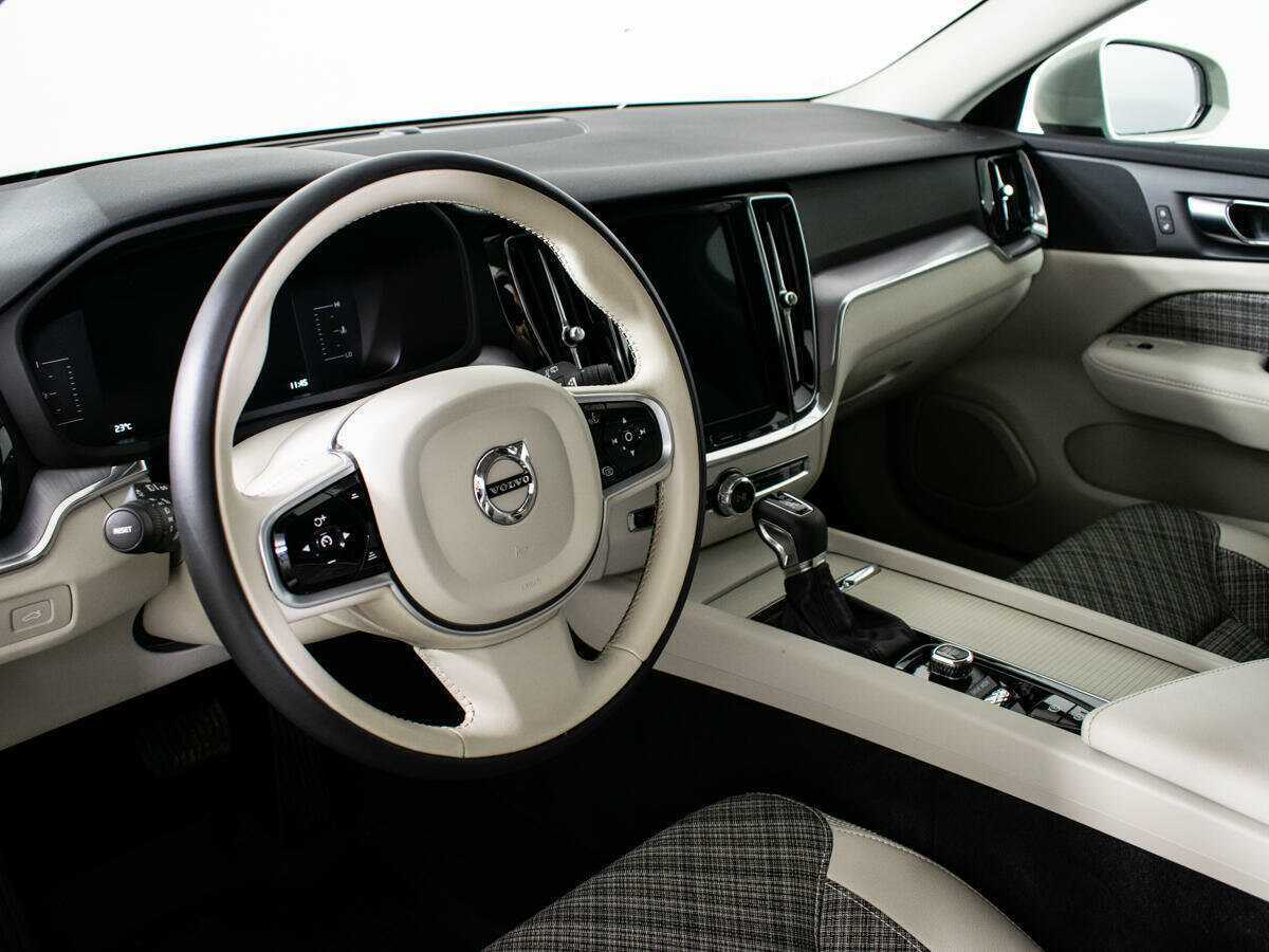 Купить Volvo V60 Cross Country, 2019, 40 533 км, фото №13