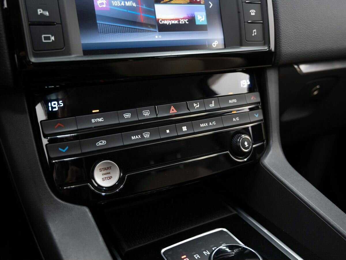 Купить Jaguar F-Pace, 2017, 122 121 км, фото №19