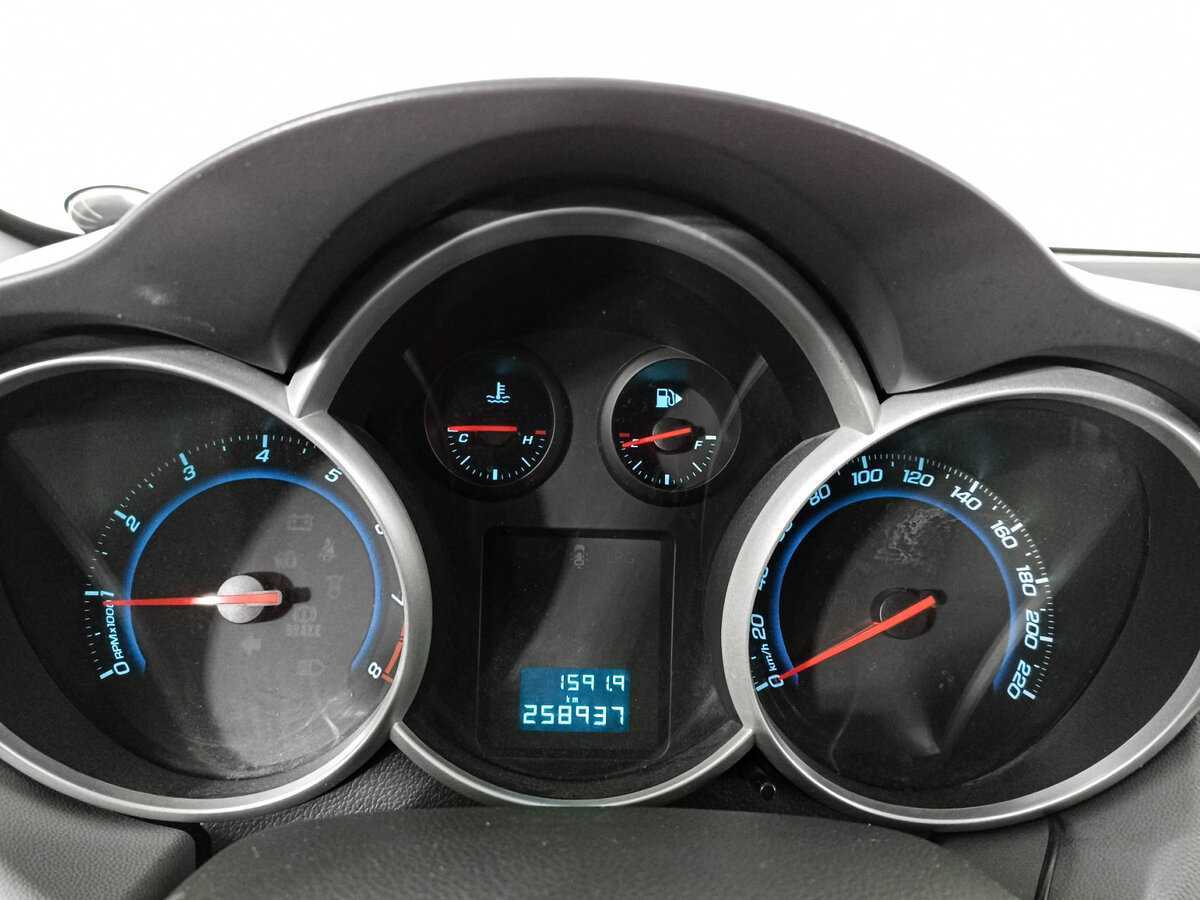 Купить Chevrolet Cruze, 2010, 258 937 км, фото №11