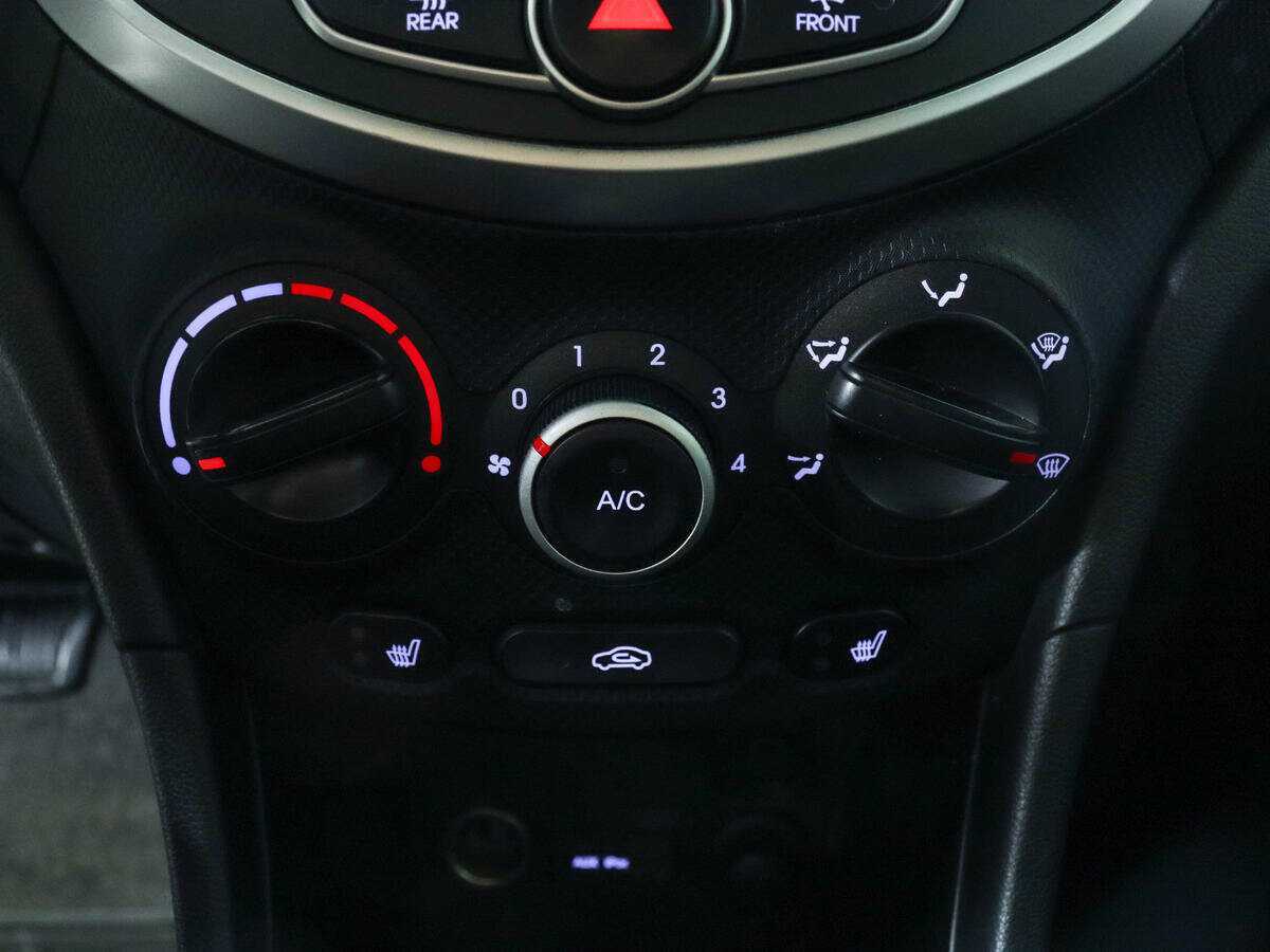 Купить Hyundai Solaris, 2011, 190 284 км, фото №15