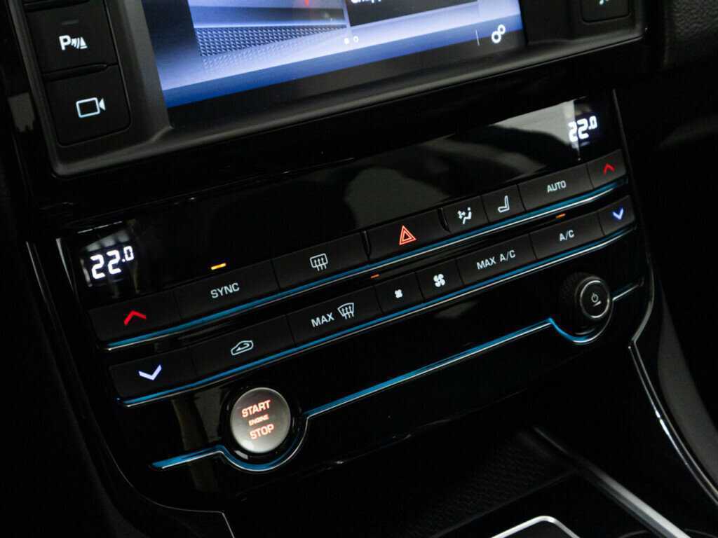 Купить Jaguar XE, 2017, 90 423 км, фото №18