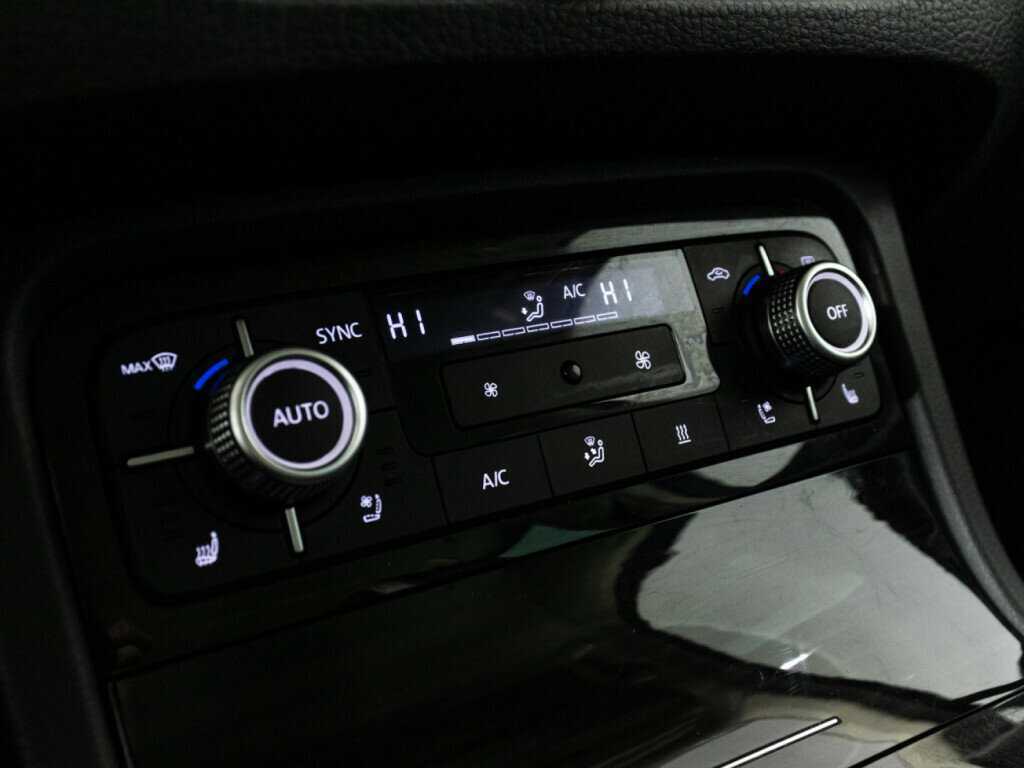 Купить Volkswagen Touareg, 2016, 146 960 км, фото №18