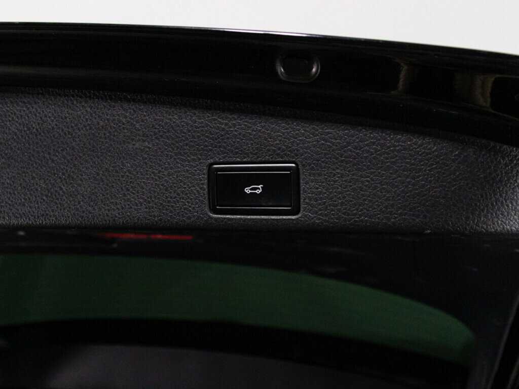 Купить Volkswagen Touareg, 2017, 121 810 км, фото №16