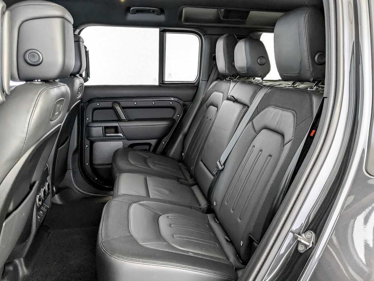 Купить Land Rover Defender 110, 2021, 61 571 км, фото №12