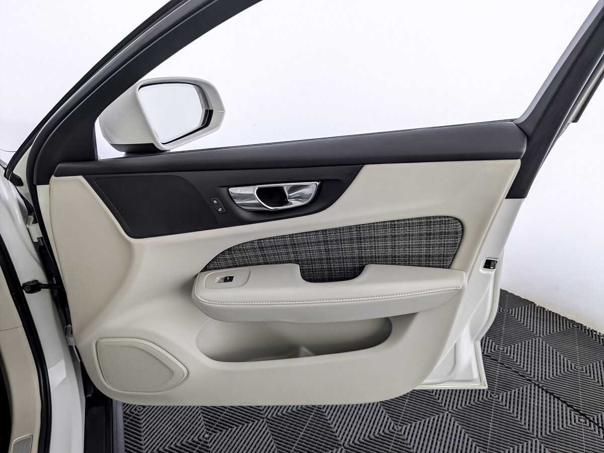 Купить Volvo V60 Cross Country, 2021, 49 372 км, фото №25