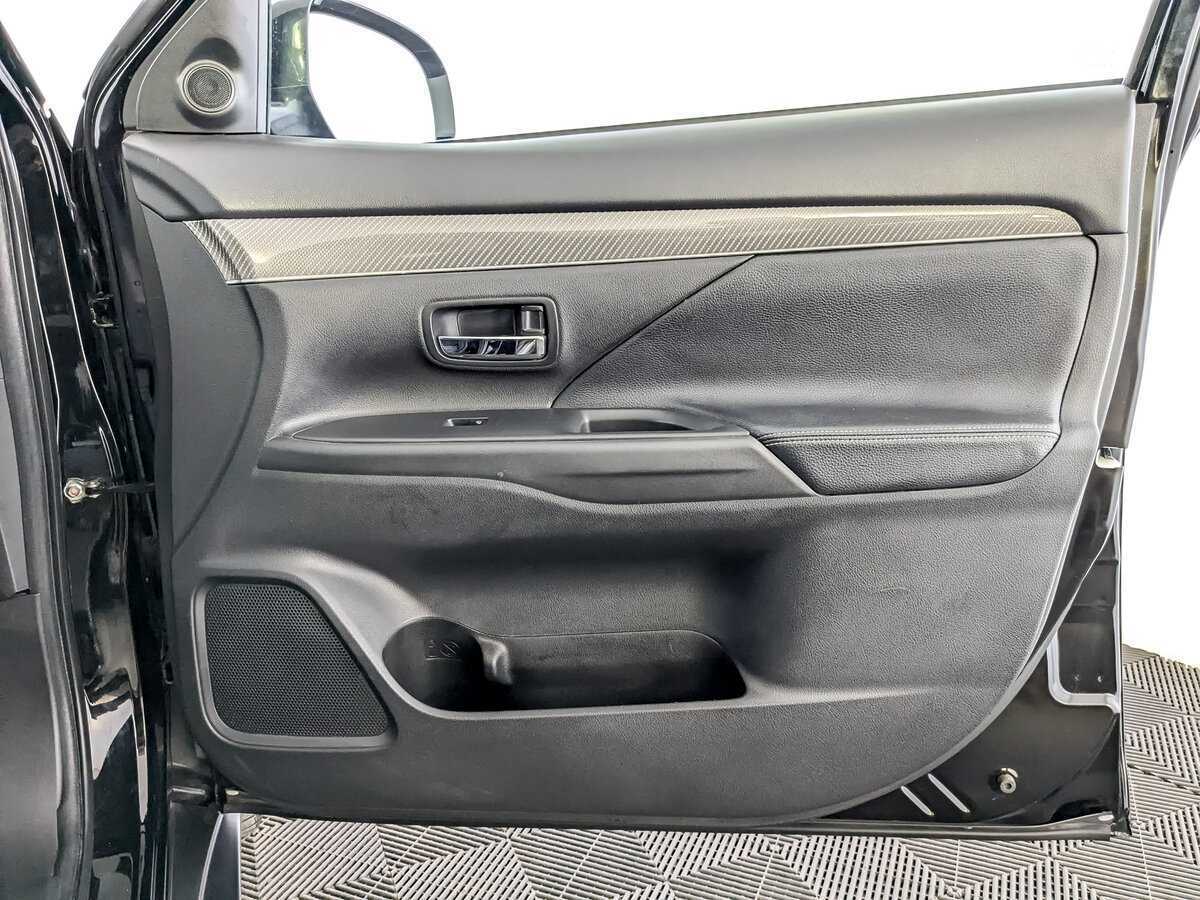 Купить Mitsubishi Outlander, 2021, 133 519 км, фото №24