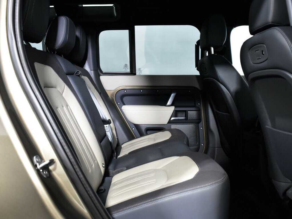 Купить Land Rover Defender 110, 2021, 61 846 км, фото №10