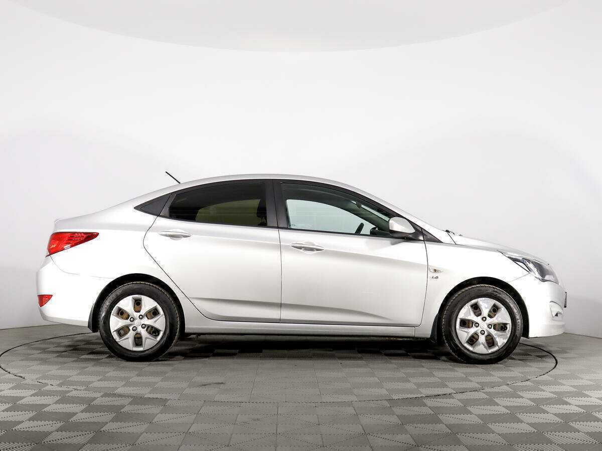 Купить Hyundai Solaris, 2016, 104 966 км, фото №4