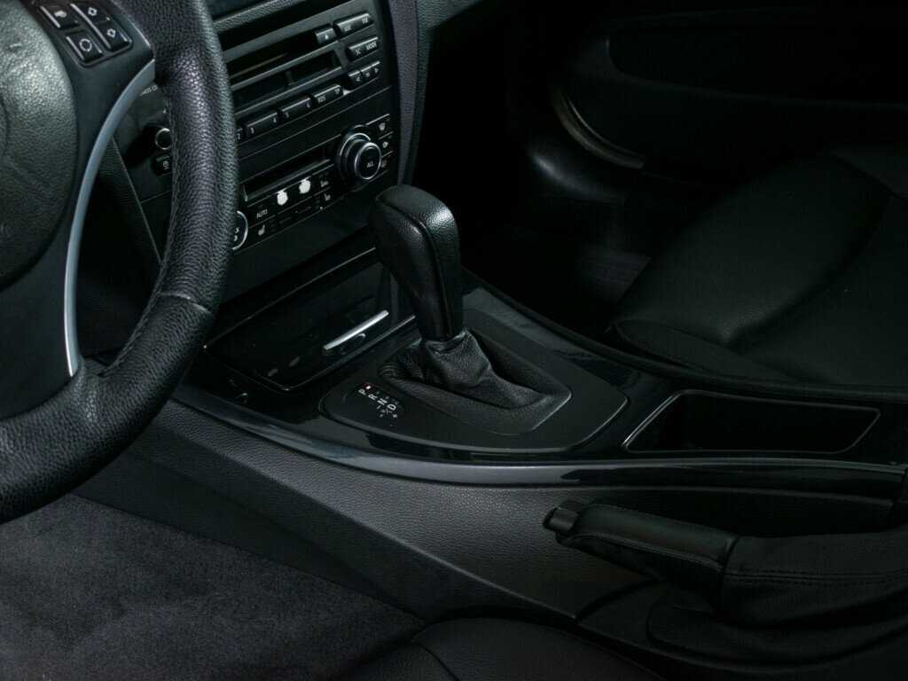 Купить BMW 3 серии 320i, 2010, 285 845 км, фото №13