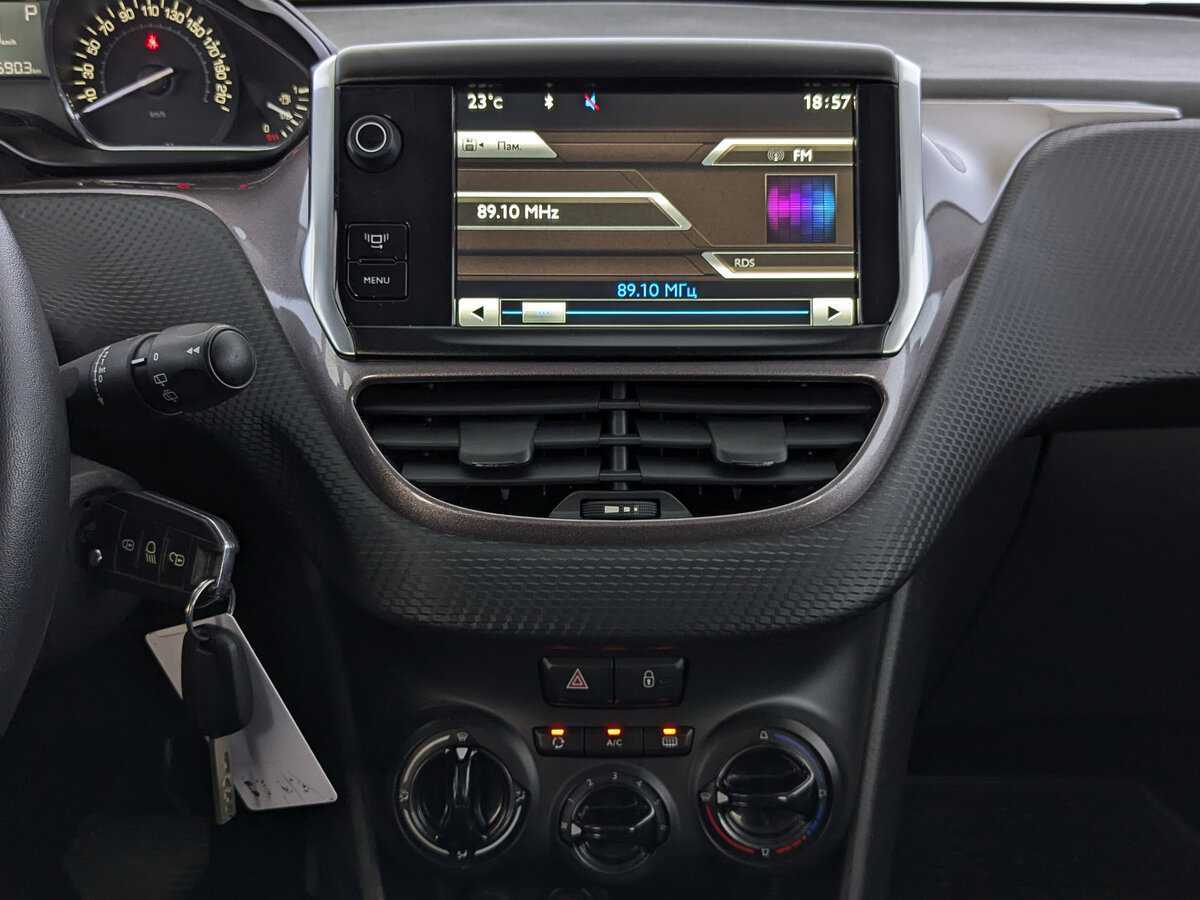 Купить Peugeot 2008, 2014, 113 475 км, фото №17