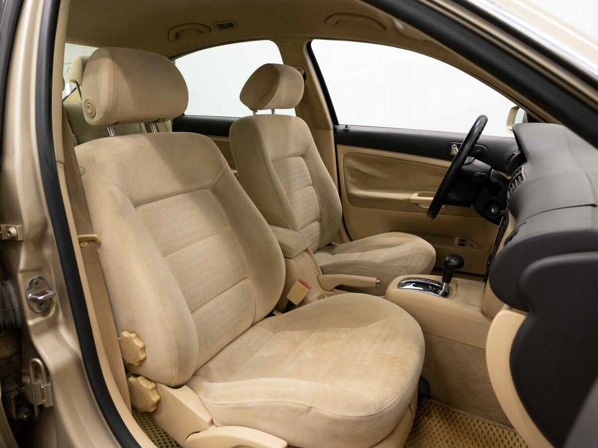 Купить Volkswagen Passat, 2001, 241 699 км, фото №12