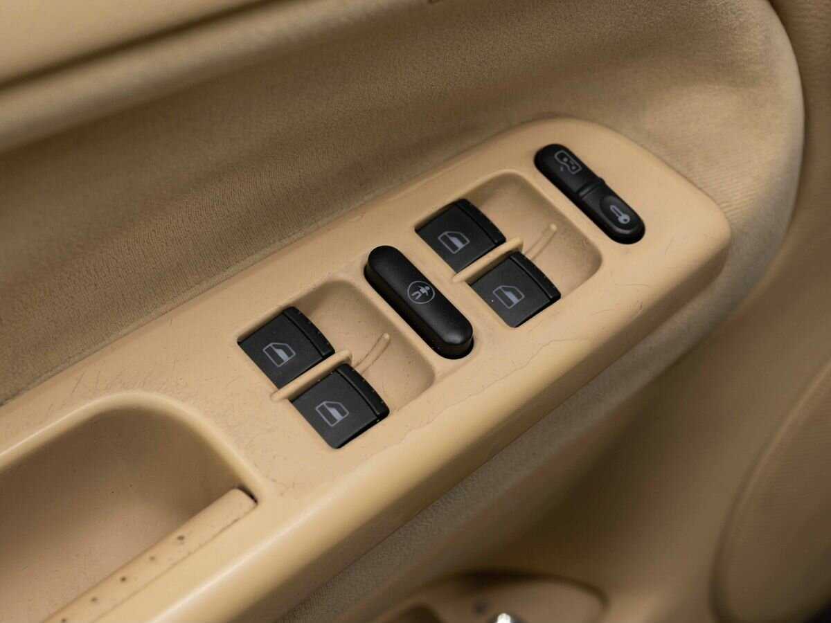 Купить Volkswagen Passat, 2001, 241 699 км, фото №16