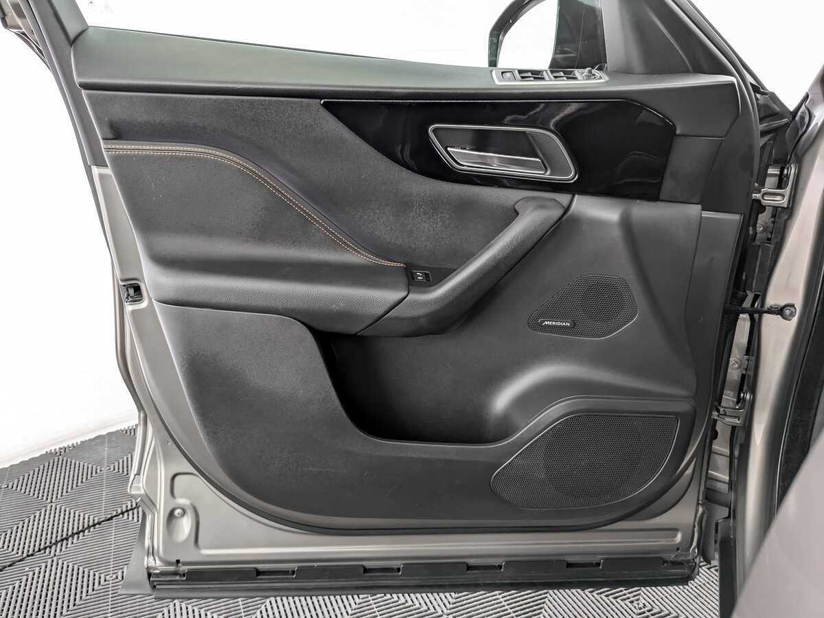 Купить Jaguar F-Pace, 2017, 119 322 км, фото №19