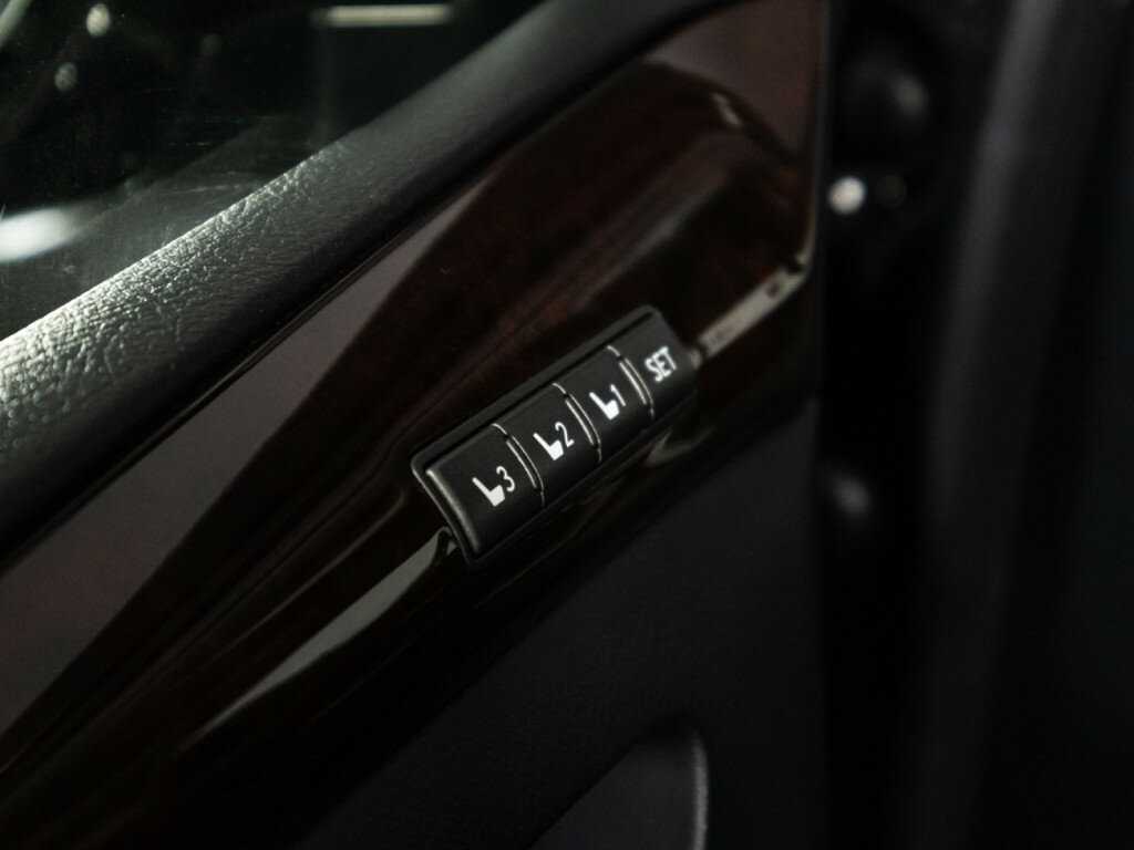 Купить Lexus LX 570, 2011, 376 590 км, фото №17