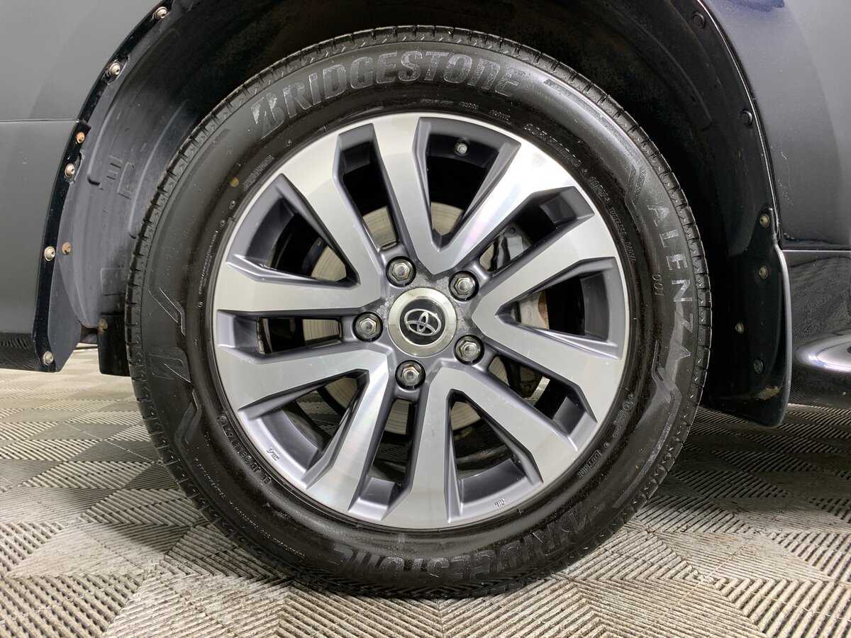 Купить Toyota Land Cruiser, 2018, 179 529 км, фото №9