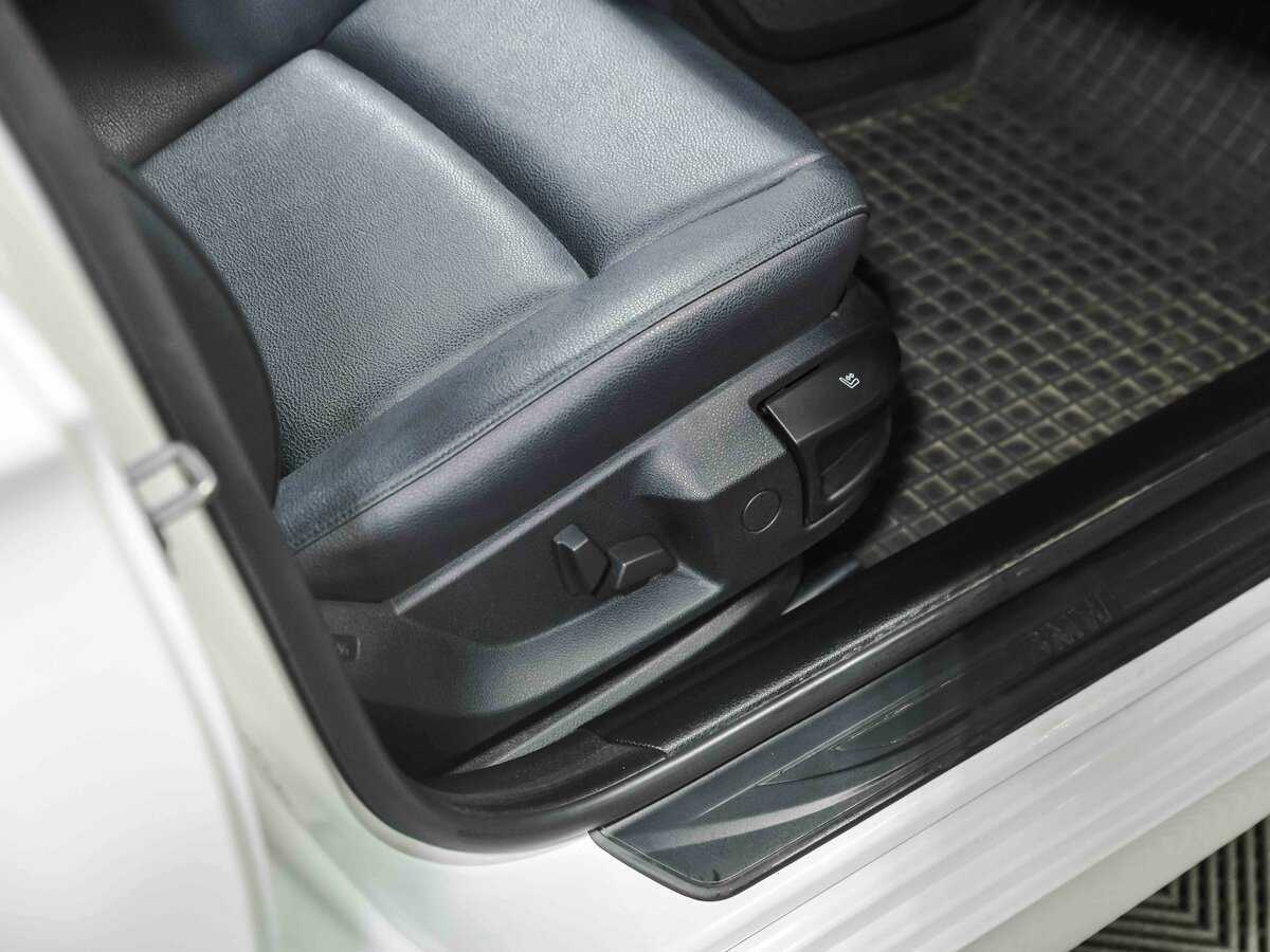 Купить BMW 5 серии 520i, 2013, 213 136 км, фото №17