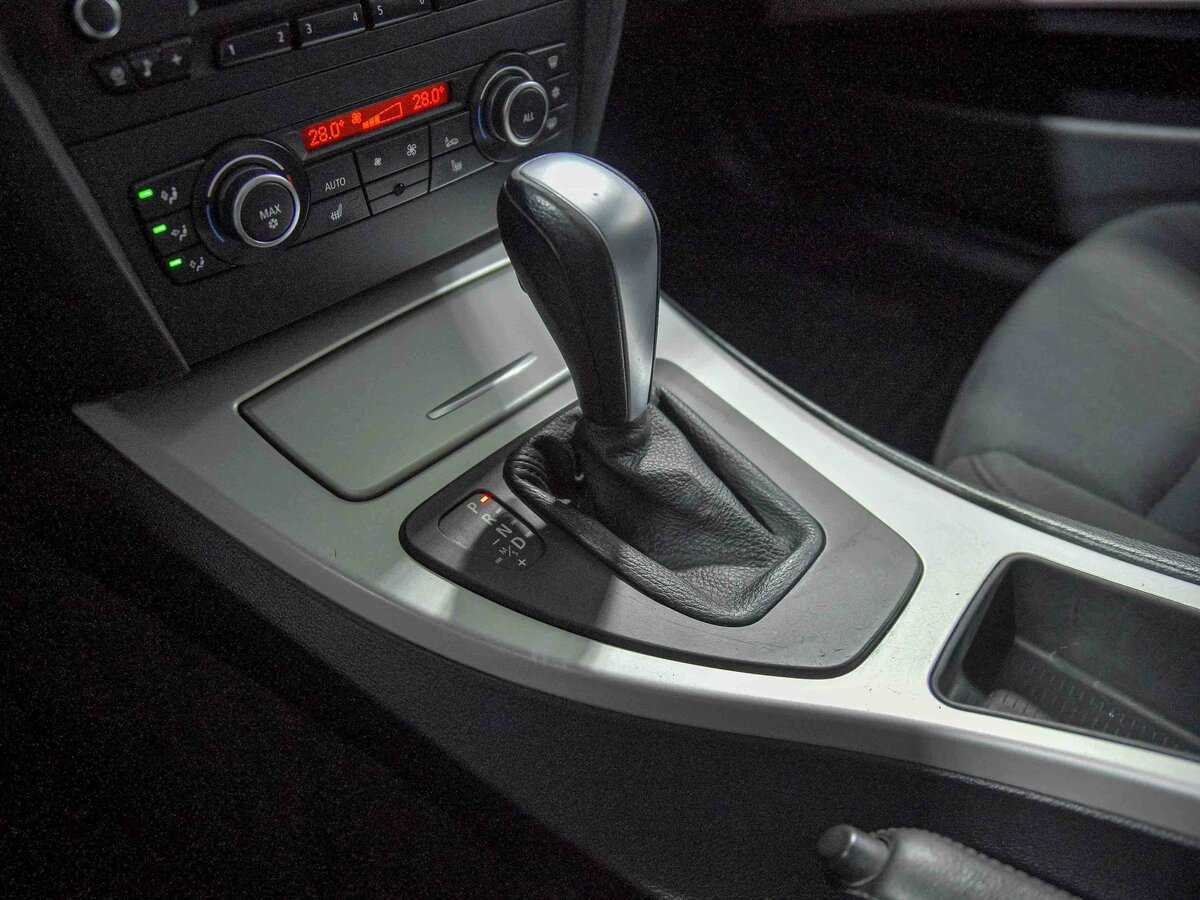 Купить BMW 3 серии 318i, 2011, 231 942 км, фото №9