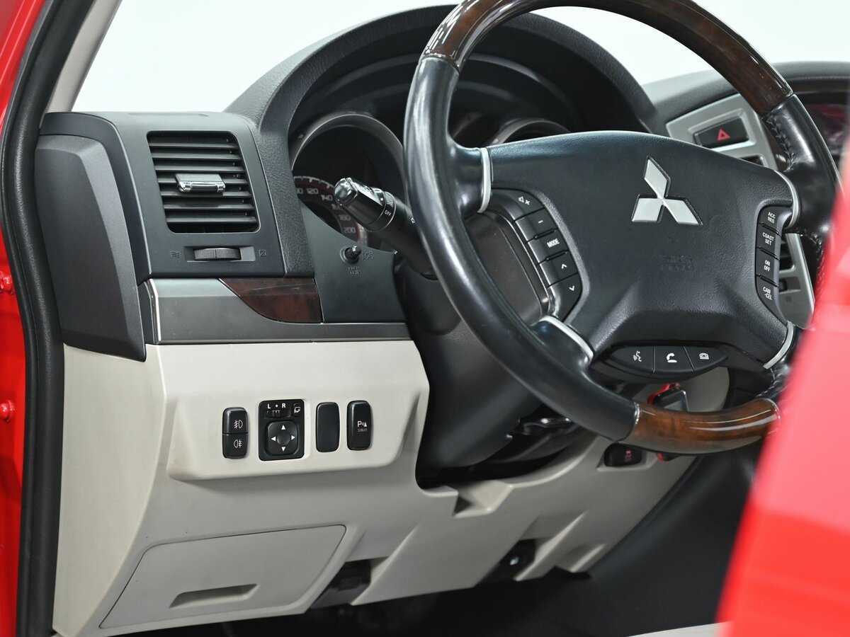 Купить Mitsubishi Pajero, 2018, 99 000 км, фото №8