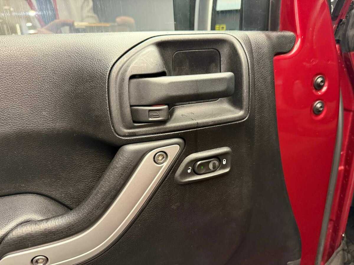 Купить Jeep Wrangler, 2011, 57 037 км, фото №13