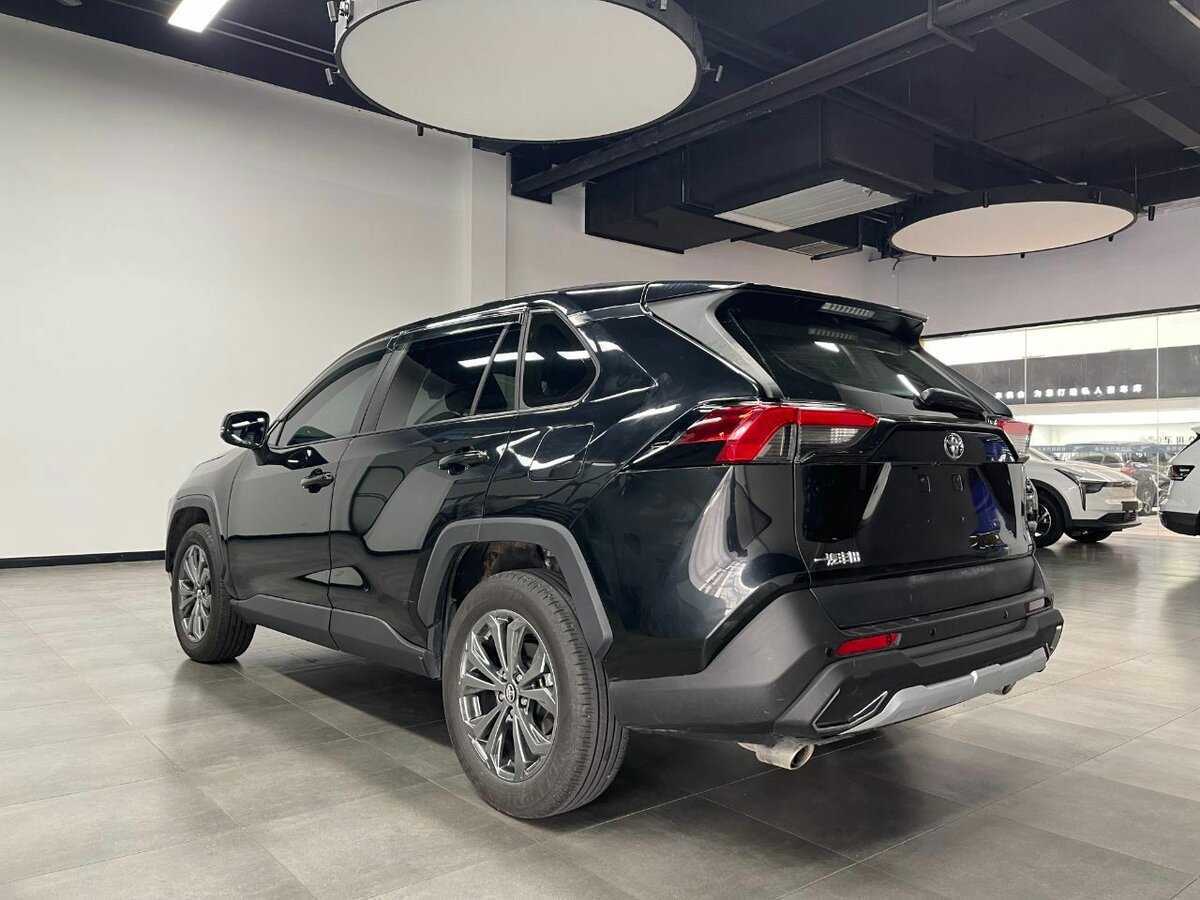 Купить Toyota RAV4, 2023, 5 470 км, фото №4