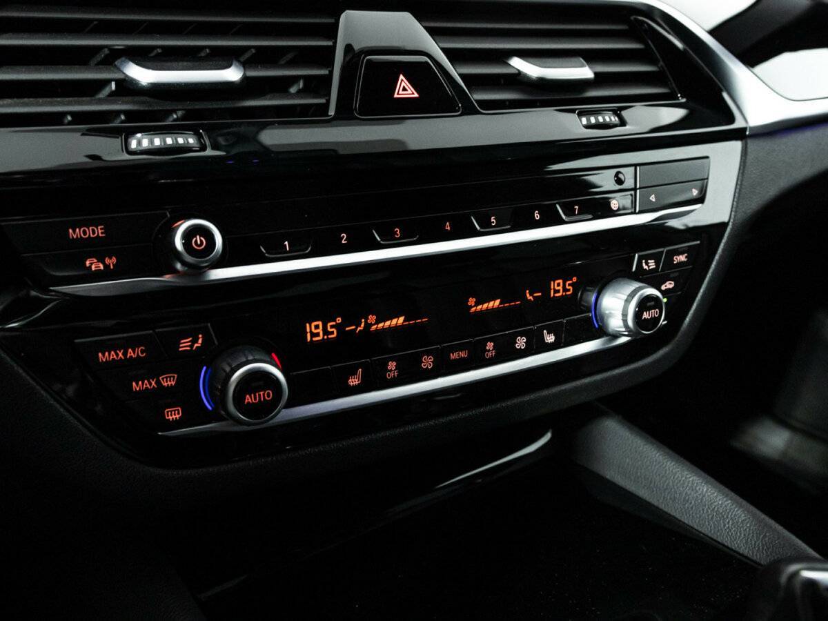 Купить BMW 5 серии 520i, 2017, 122 200 км, фото №19