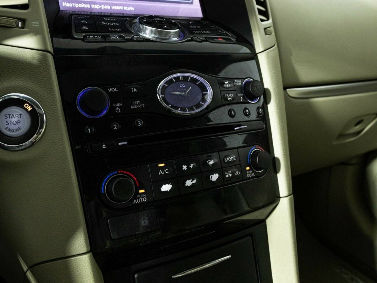 Купить Infiniti FX30d, 2012, 132 395 км, фото №23