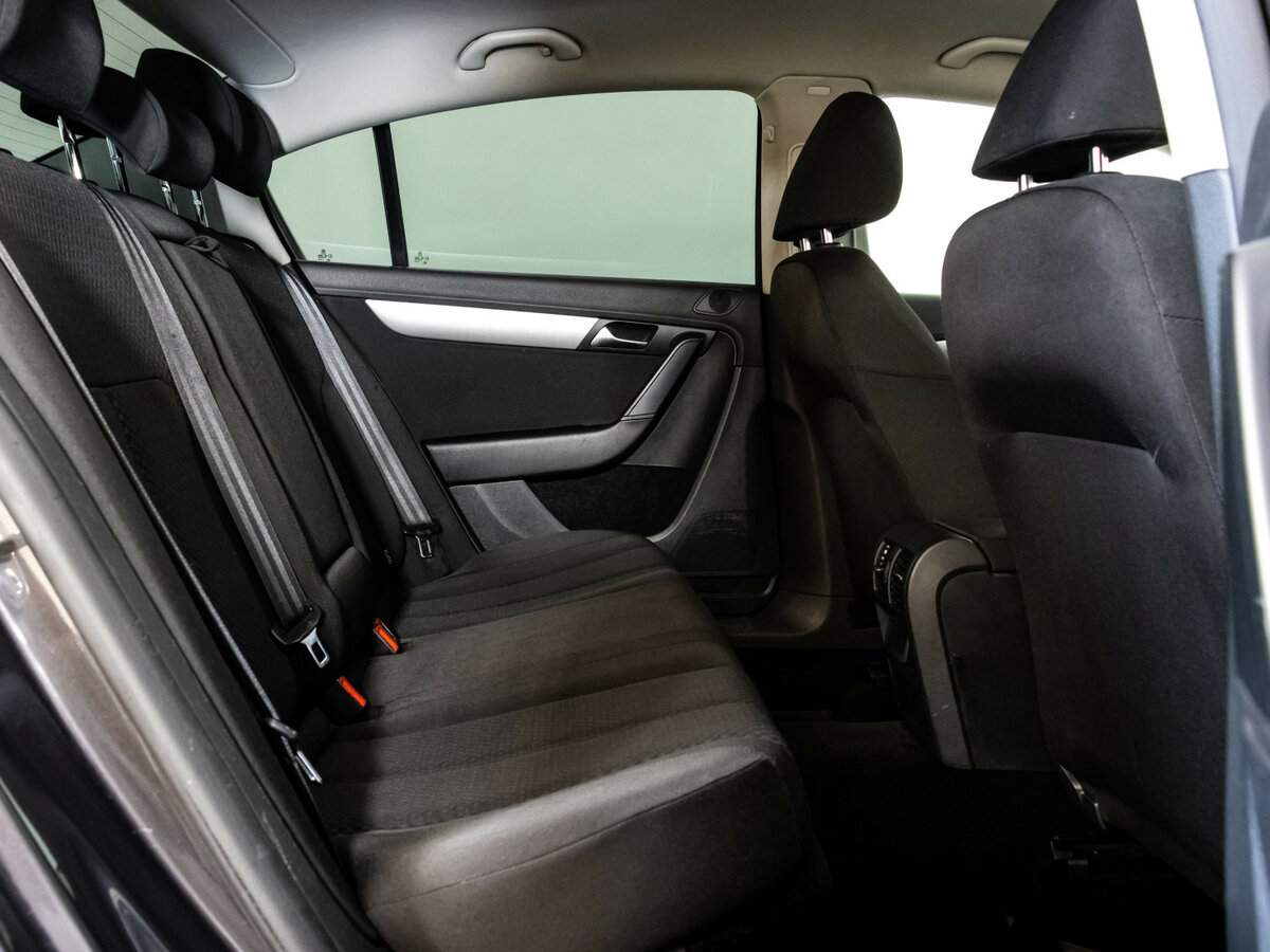 Купить Volkswagen Passat, 2011, 298 479 км, фото №12