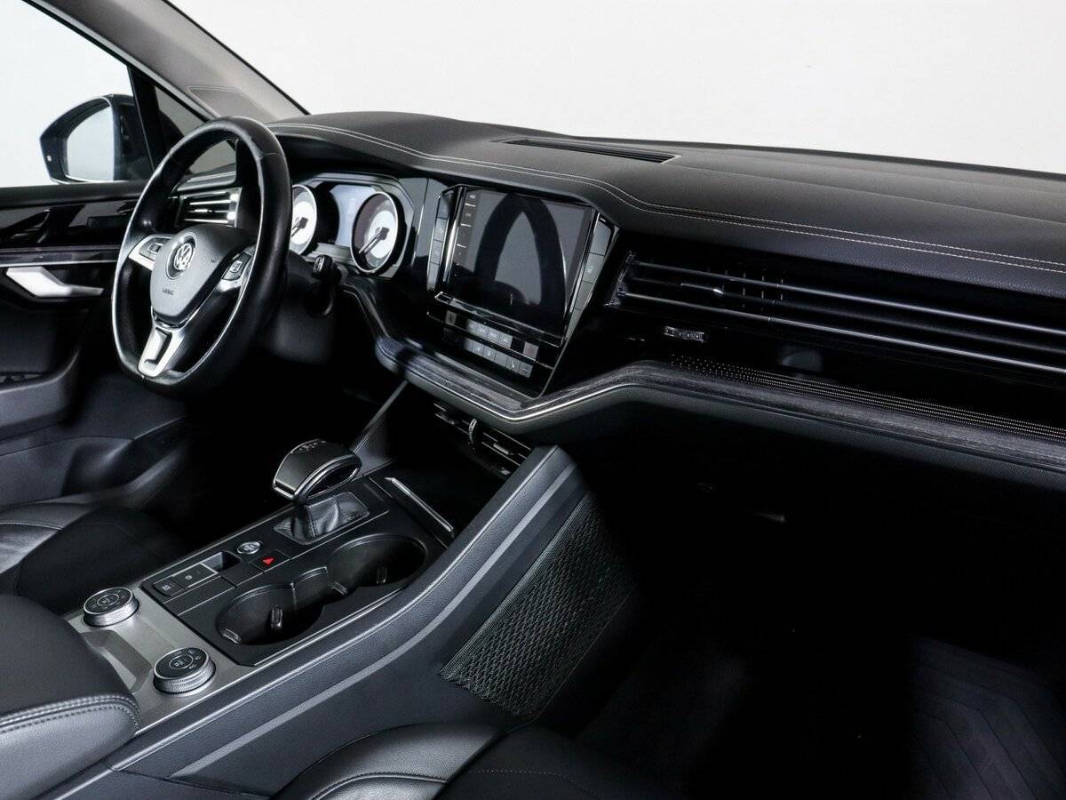 Купить Volkswagen Touareg, 2018, 229 320 км, фото №4
