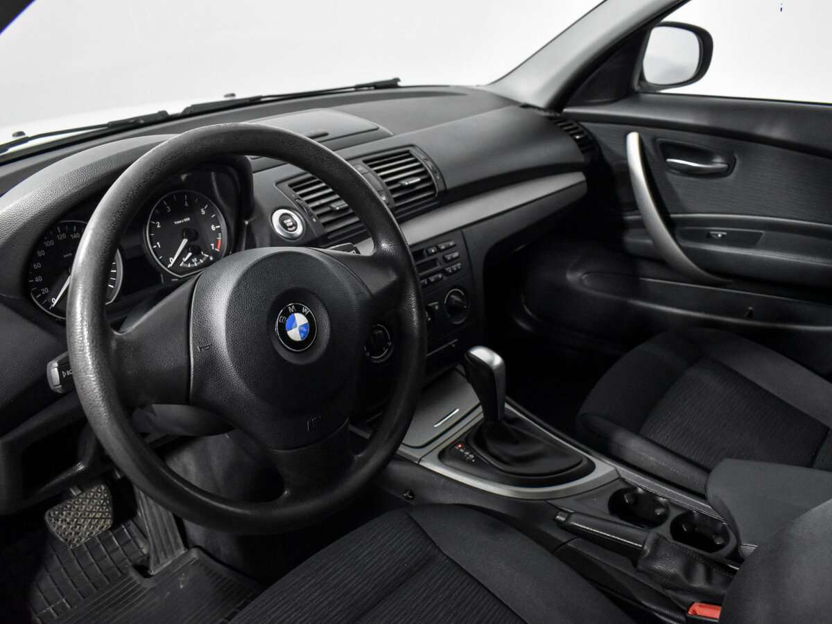 Купить BMW 1 серии 116i, 2010, 216 127 км, фото №9